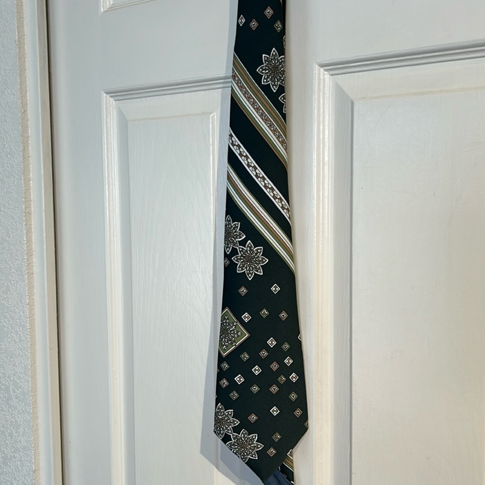 Cortefiel Green 70s Vibe Tie